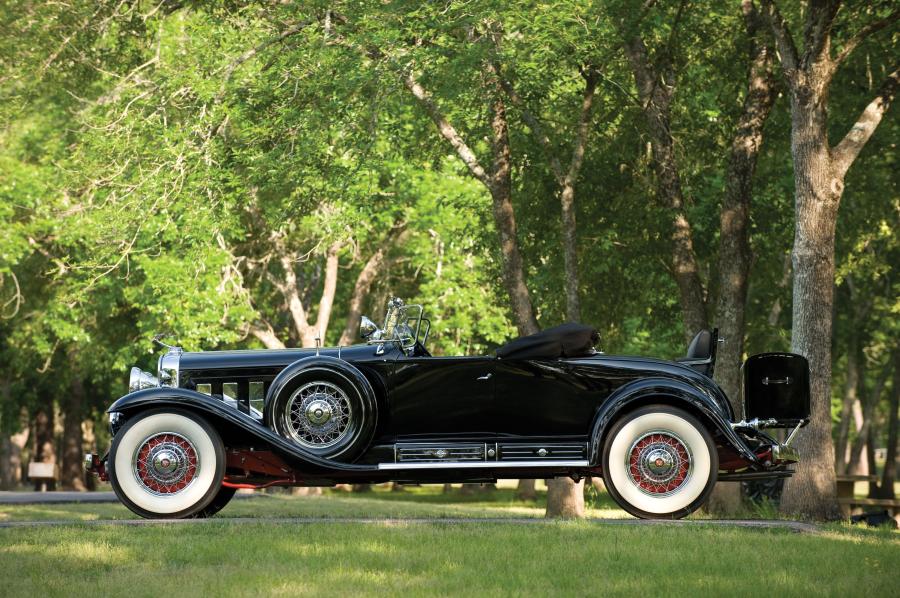  Cadillac V16 Roadster by Fleetwood 1930 года  (фото 2 из 12)